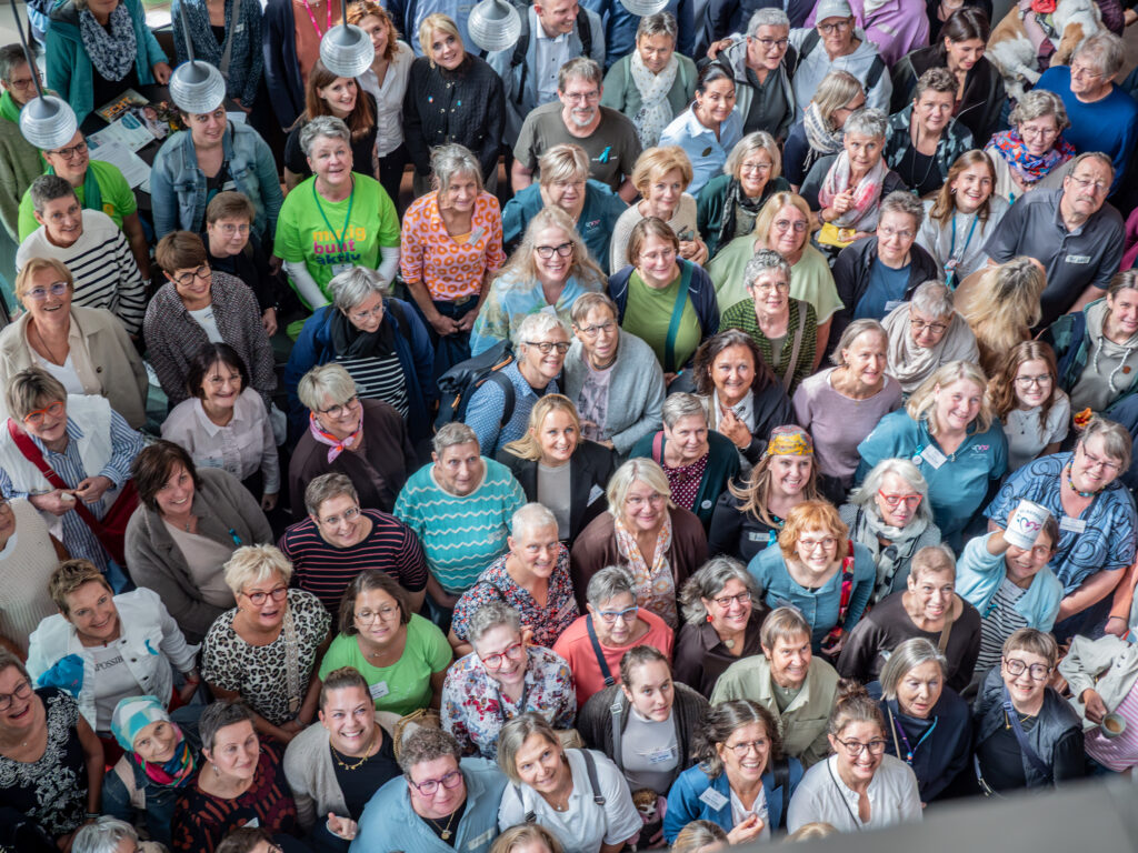 Gruppenbild aller TeilnehmerInnen des Bundestreffens